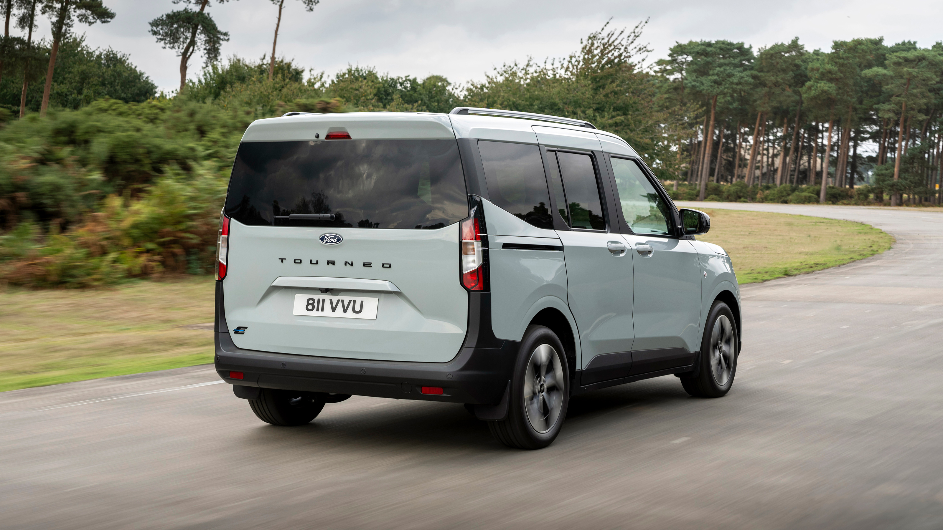 Ford E-Tourneo Courier - rear static