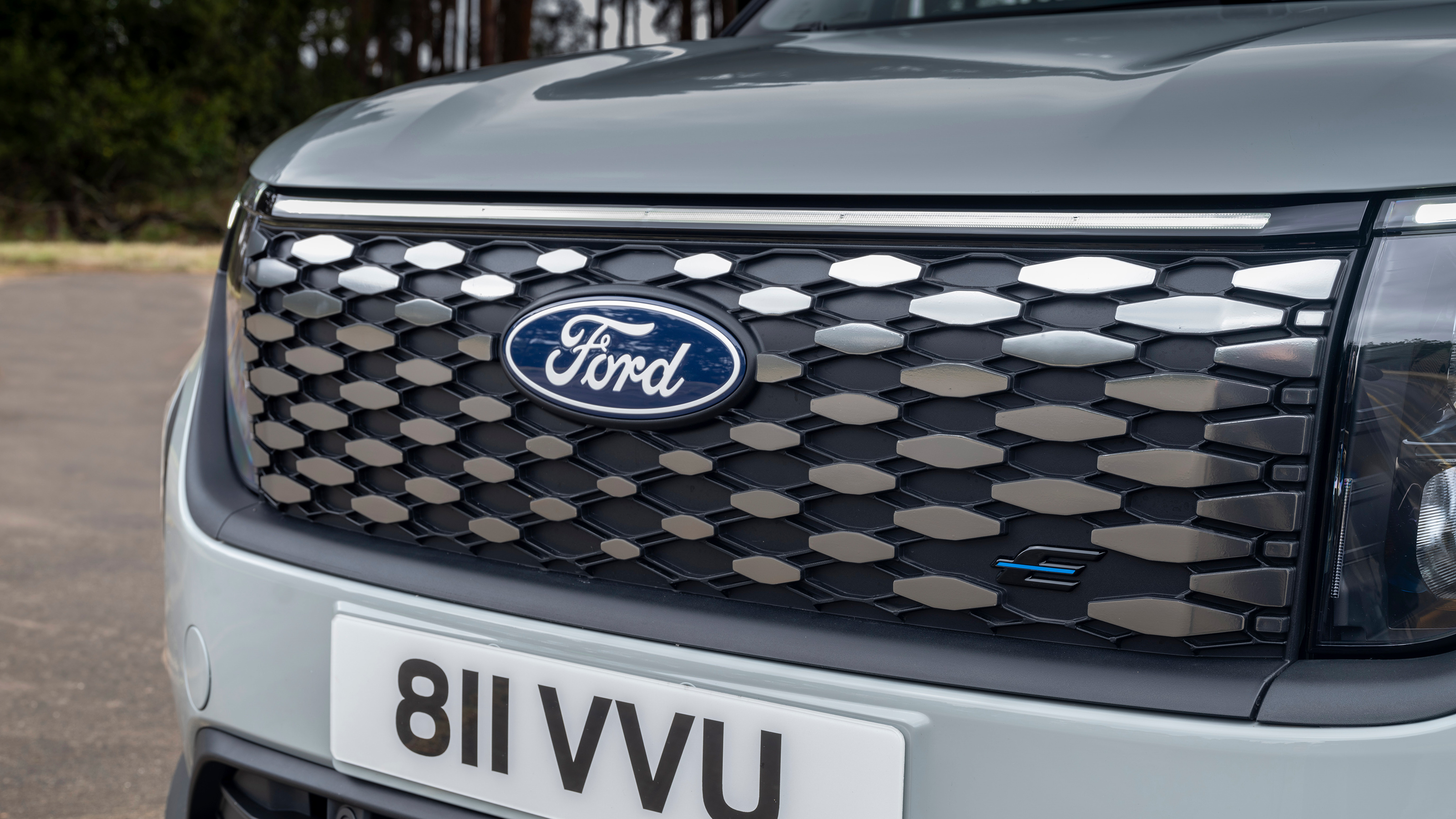 Ford E-Tourneo Courier - front grille