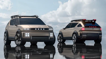 Hyundai Initium concept - front and rear 3/4