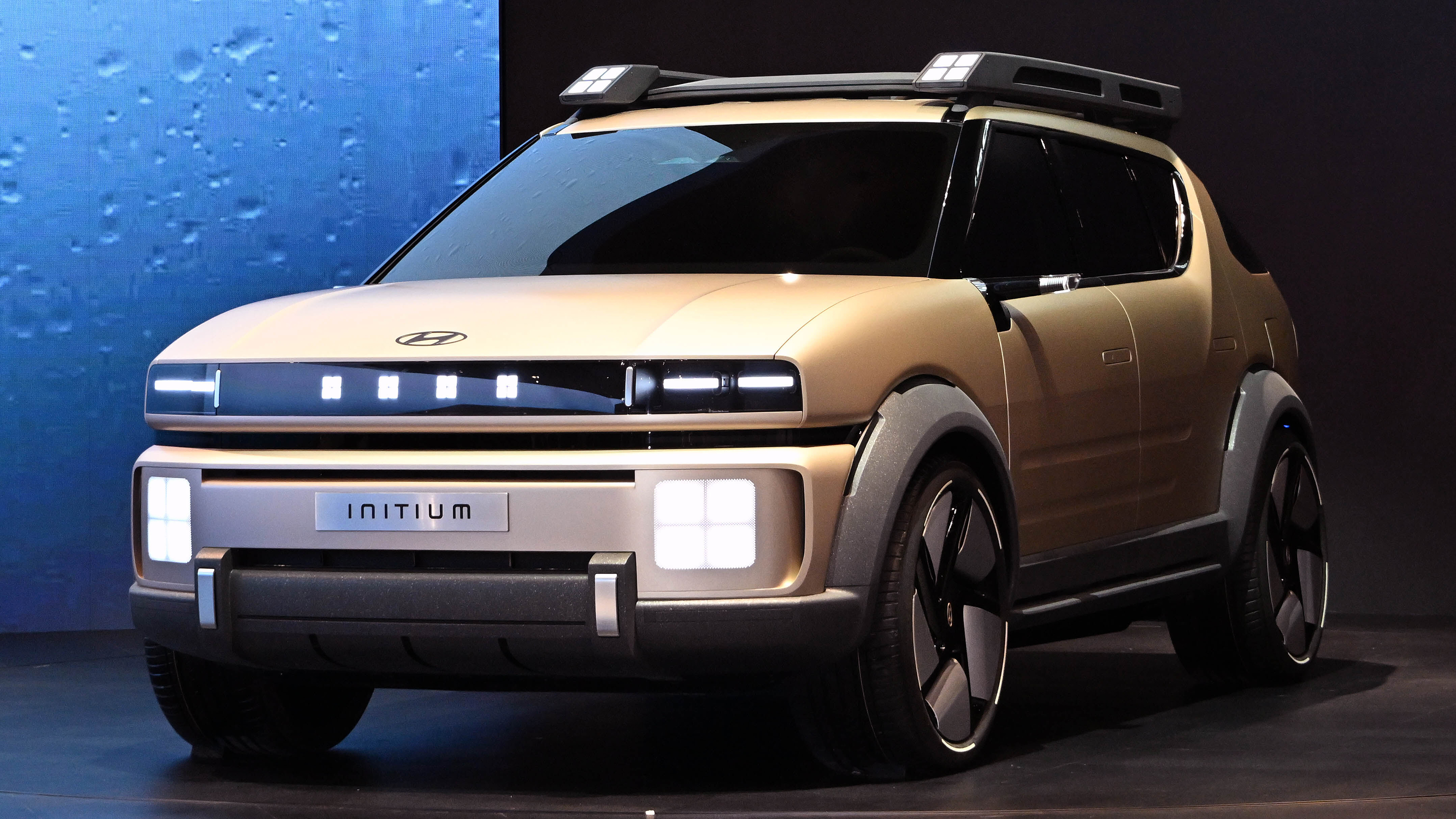 Hyundai Initium concept - front 3/4