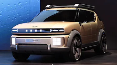 Hyundai Initium concept - front 3/4