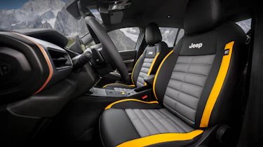 Jeep Avenger The North Face Edition - front seats