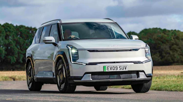 Kia EV9 Air - front cornering