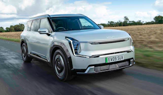 Kia EV9 Air - front tracking