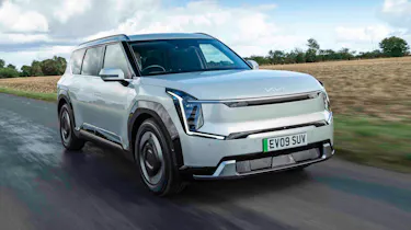 Kia EV9 Air - front tracking