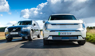 Kia EV9 and Volvo XC90 - front tracking