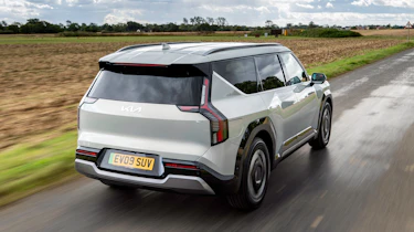 Kia EV9 - rear tracking
