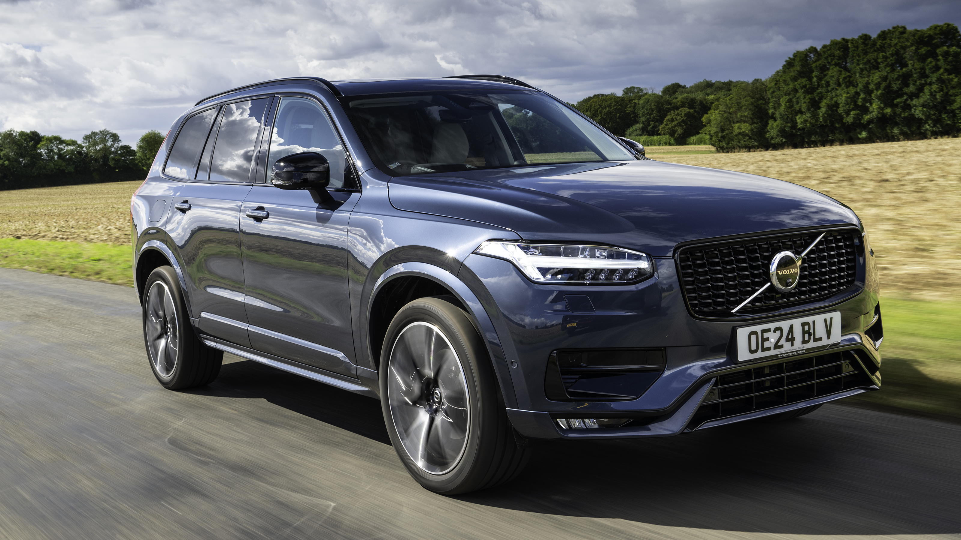 Volvo XC90 - front tracking 