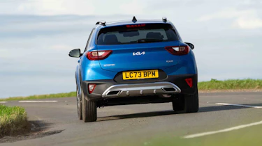 Kia Stonic - rear cornering