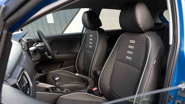 Kia Stonic - front seats