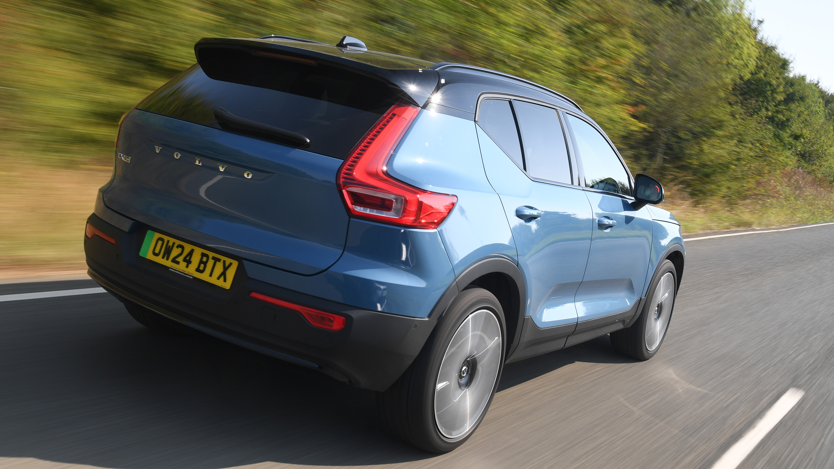 Volvo EX40 - rear tracking 