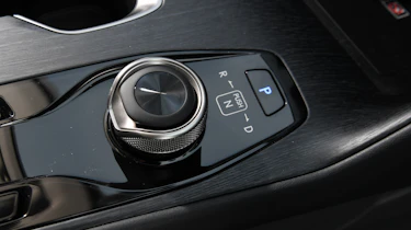 Lexus RZ 300e - centre console