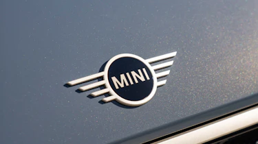 MINI Cooper Convertible - badge