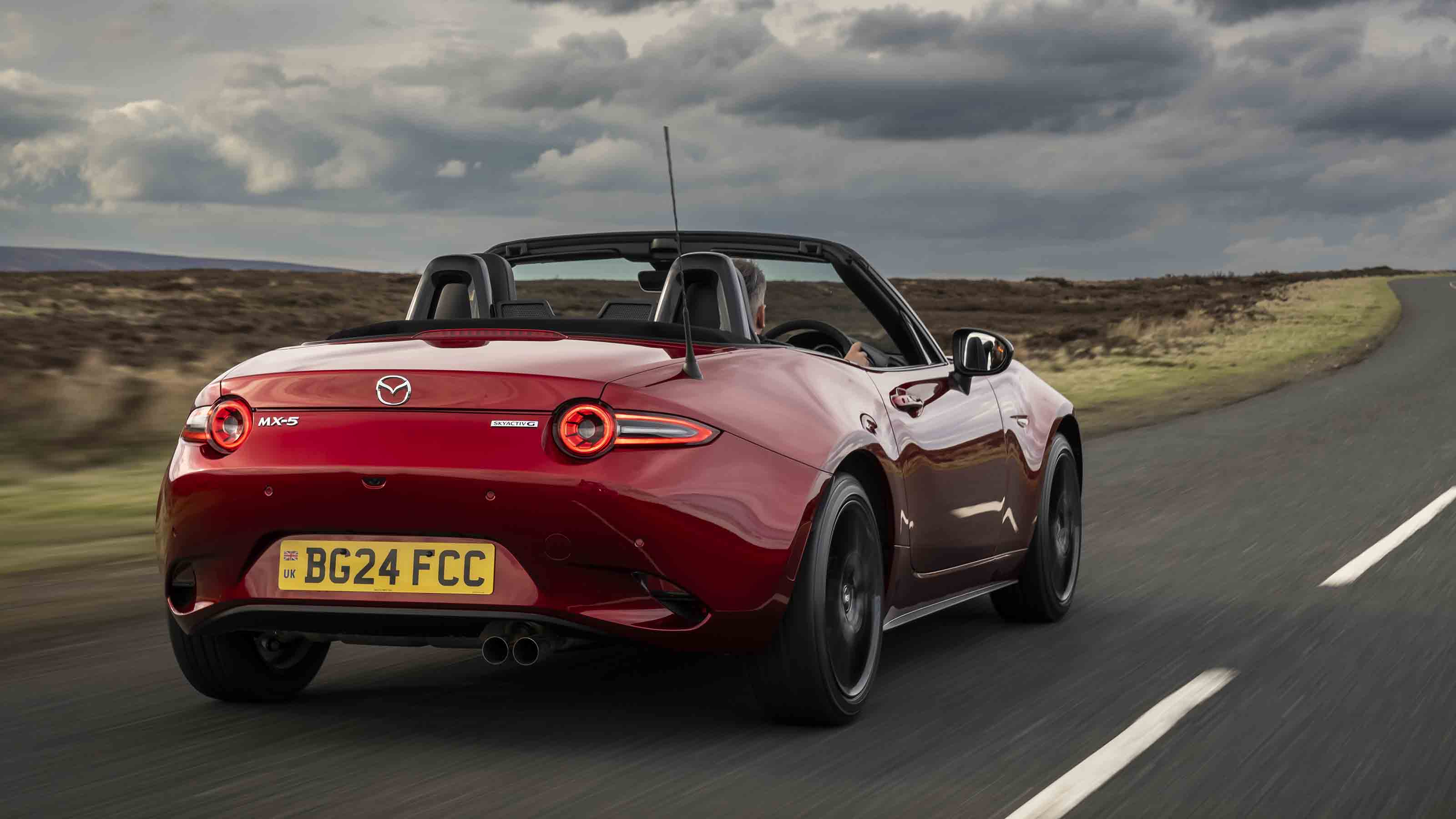 Mazda MX-5 - rear tracking with roof down