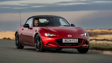 Mazda MX-5 - cornering with roof up