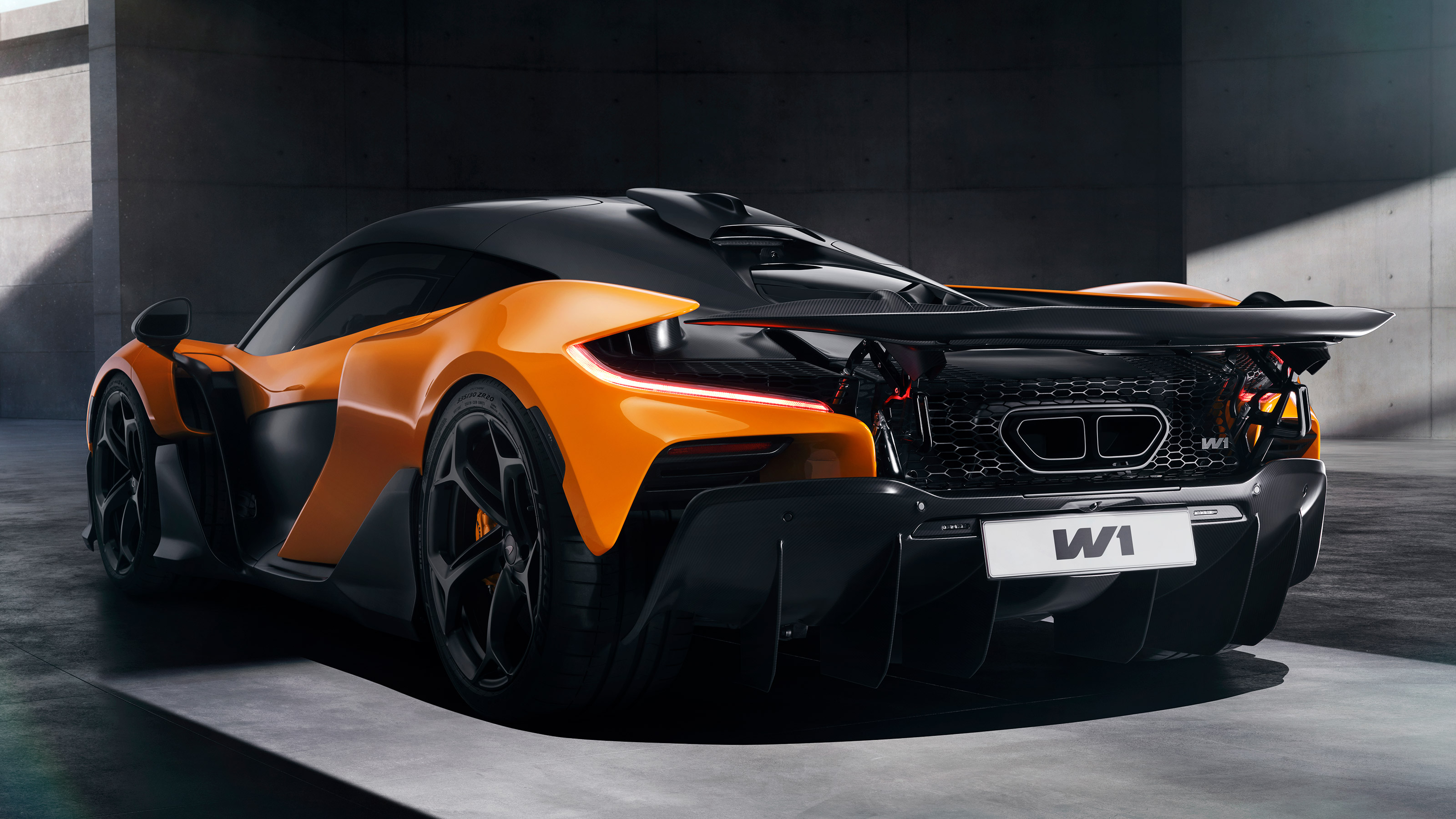 McLaren W1 - rear