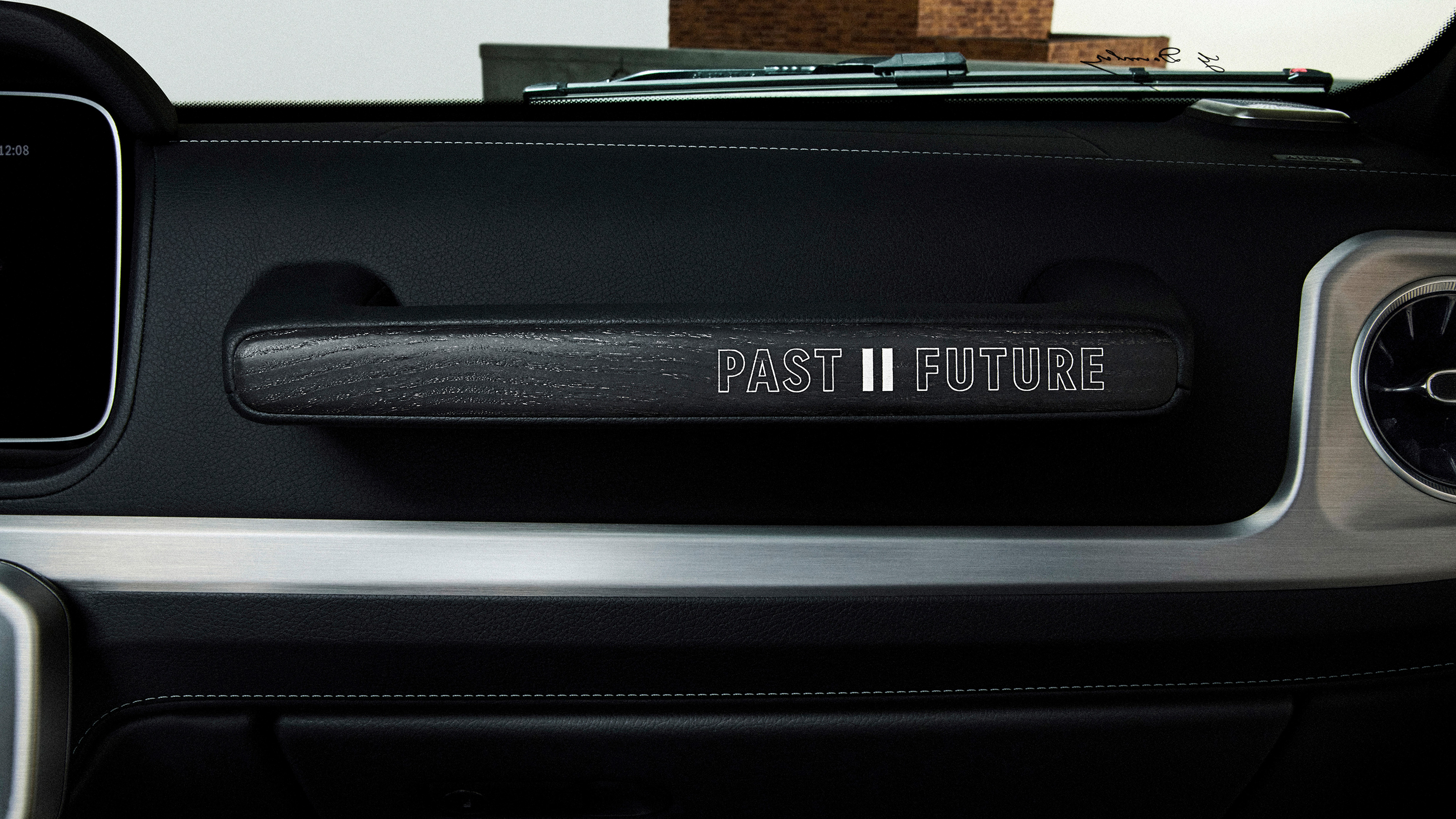 Mercedes G-Class Past II Future - grab handle