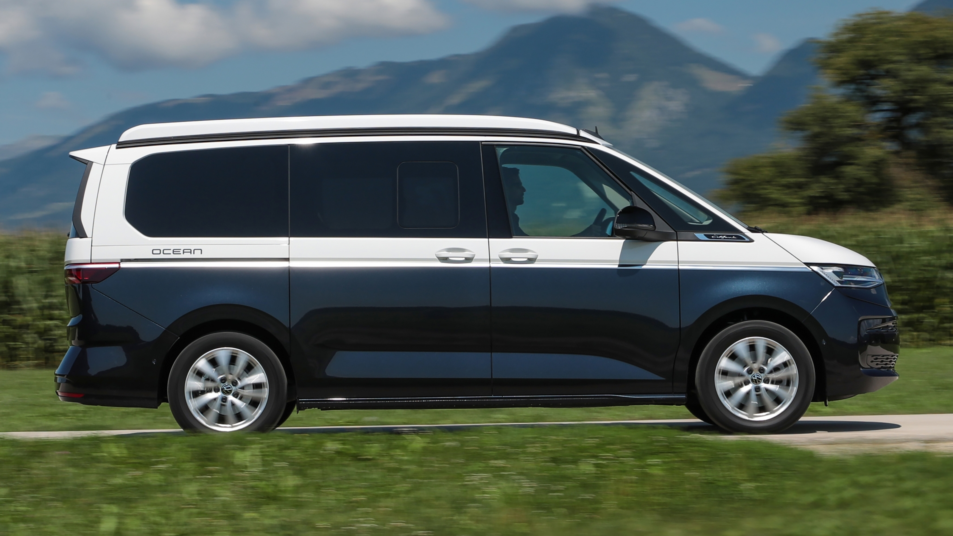 New Volkswagen California dynamic side profile