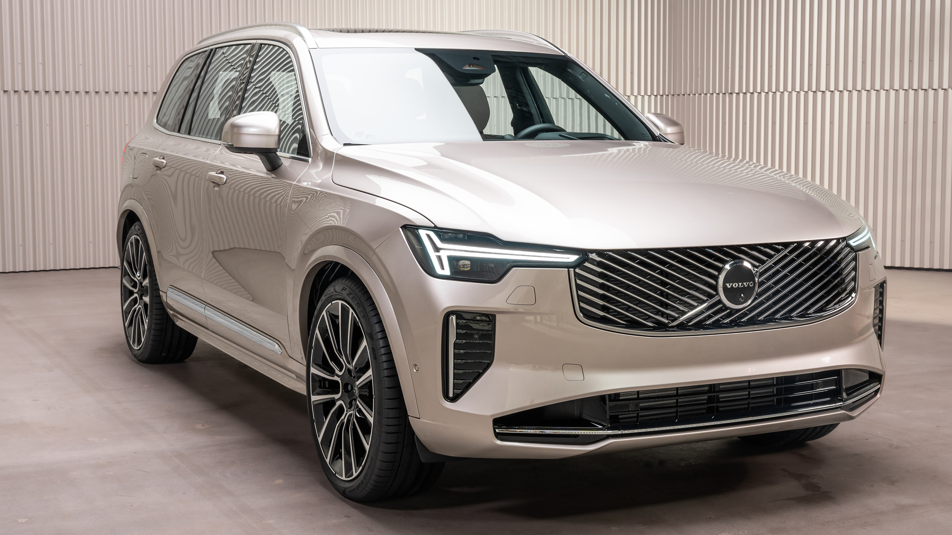 New 2024 Volvo XC90 - front 3/4