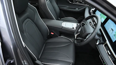 Omoda E5 - front seats