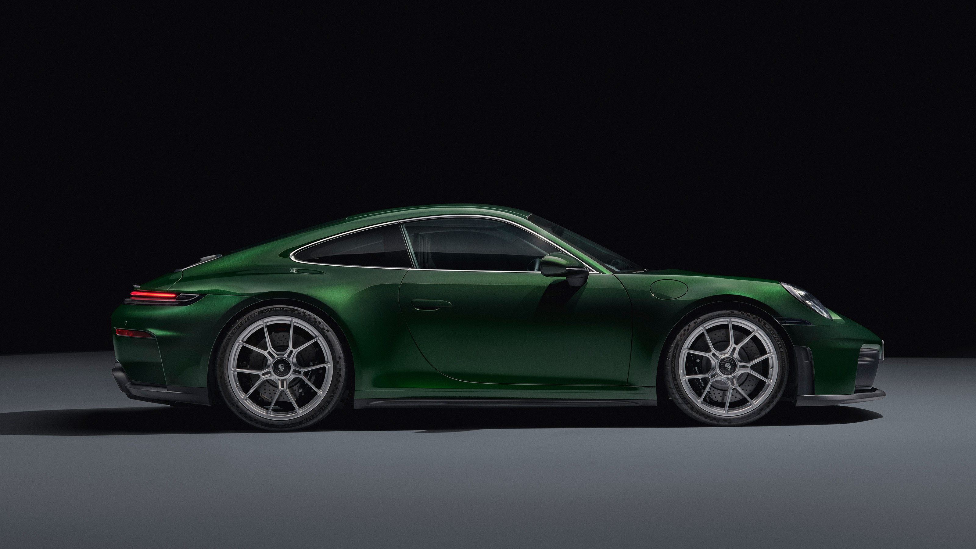 Porsche 911 GT3 Touring - side