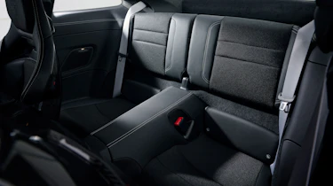 Porsche 911 GT3 Touring - rear seats