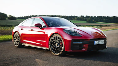Porsche Panamera GTS - front static