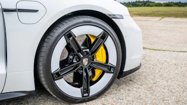 Porsche Taycan Turbo S - wheel