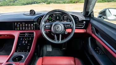 Porsche Taycan Turbo S - dashboard