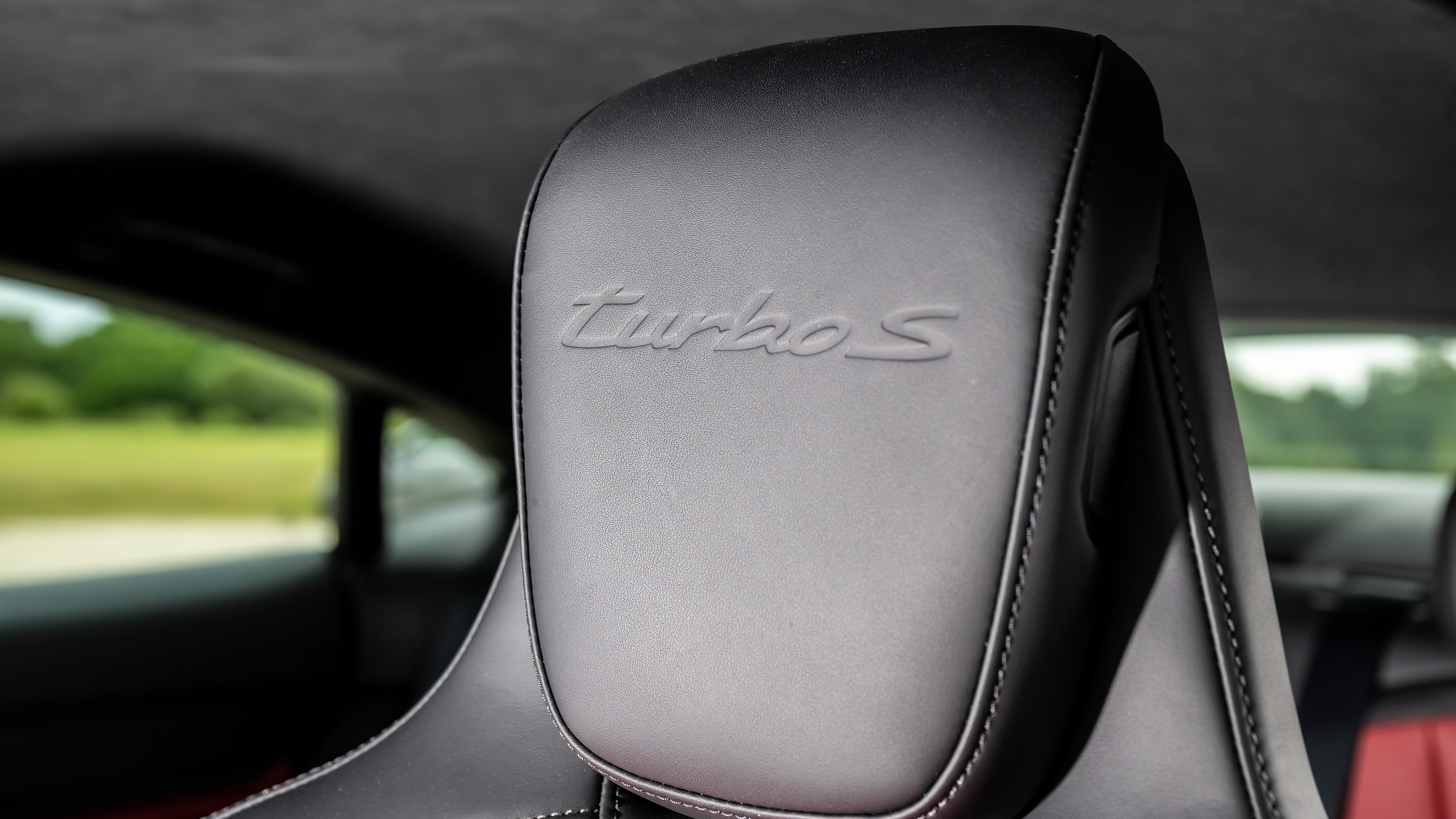 Porsche Taycan Turbo S - headrest