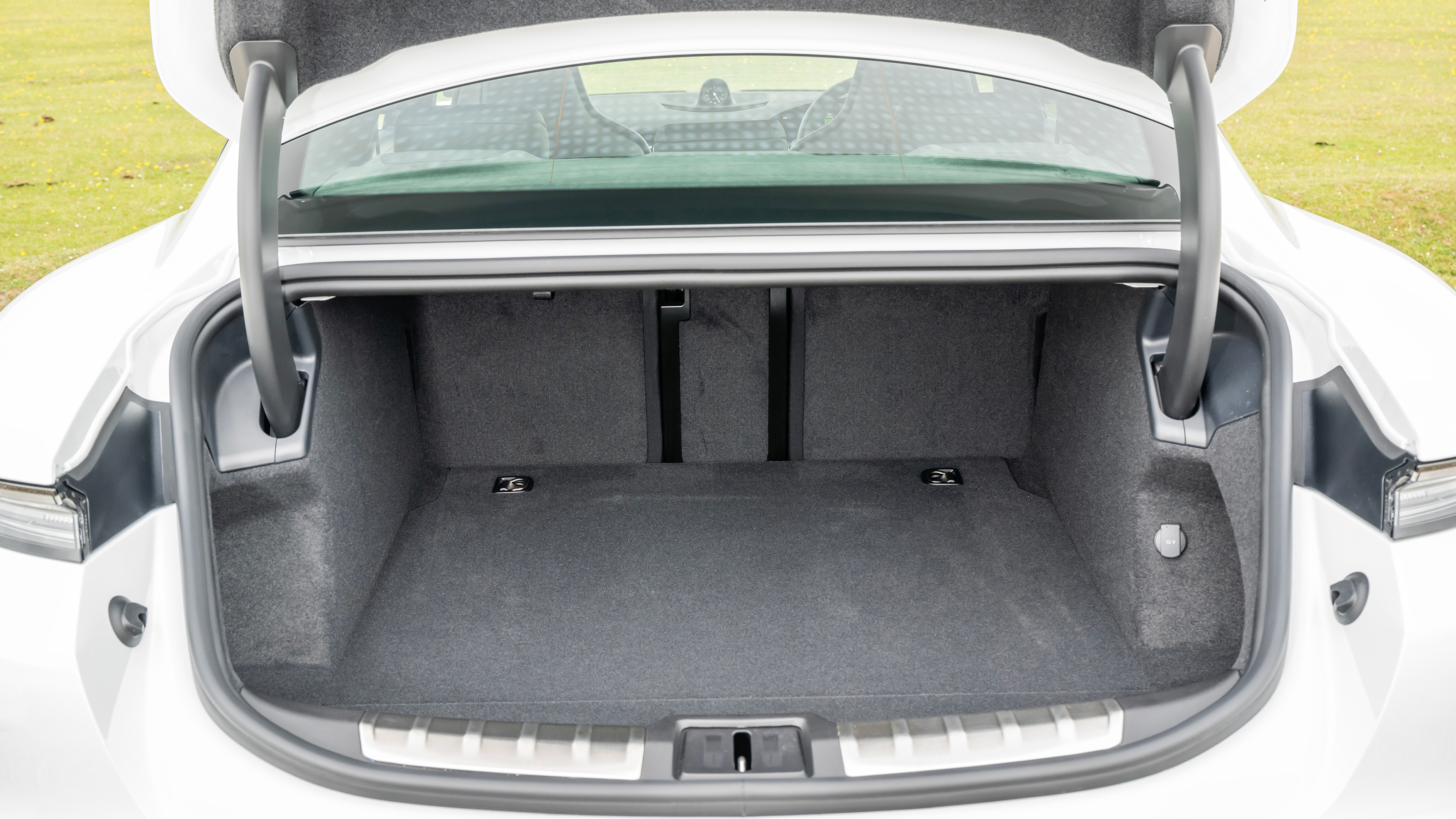 Porsche Taycan Turbo S - boot