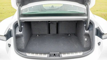Porsche Taycan Turbo S - boot