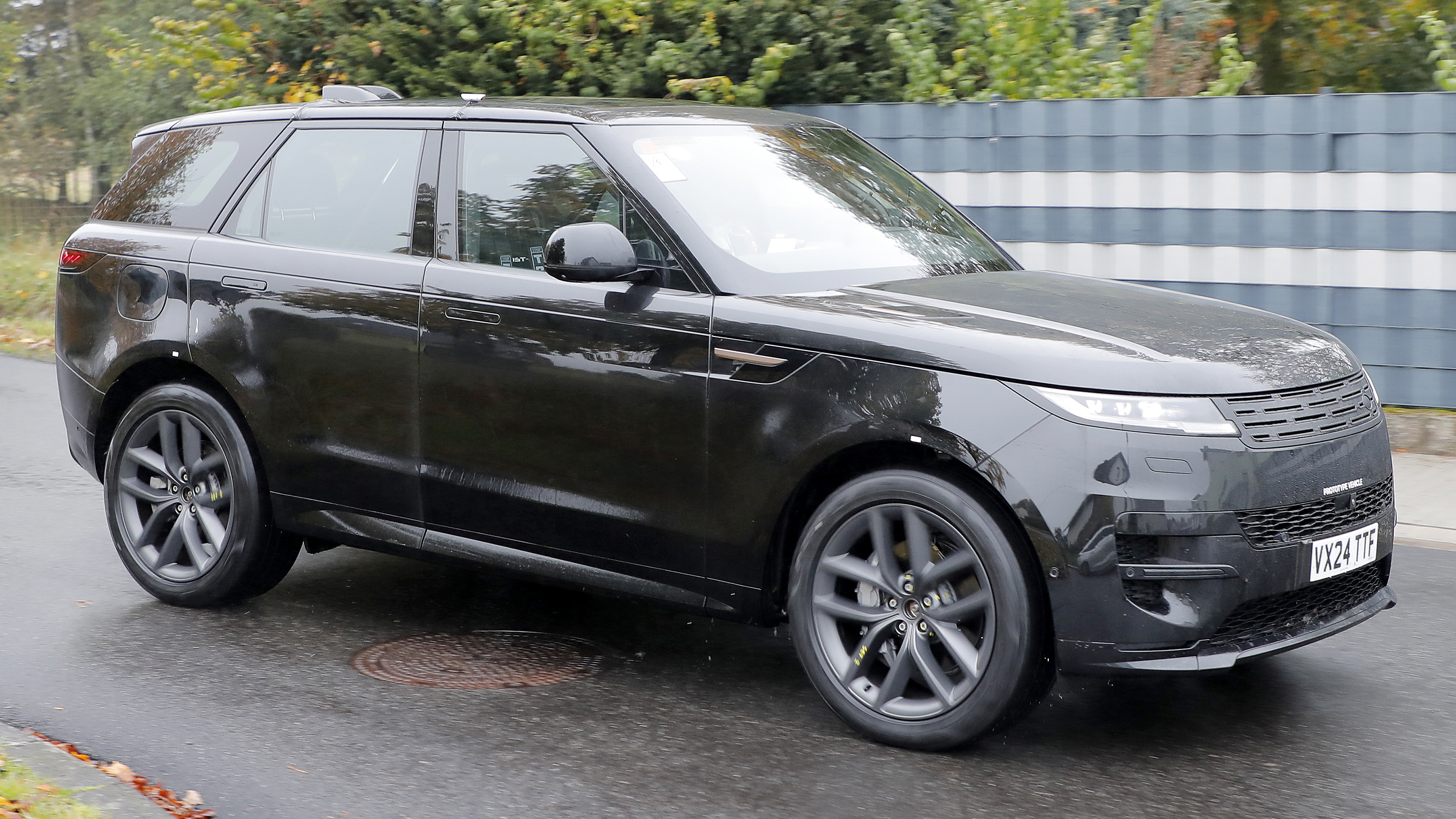 Range Rover Sport Electric spy shot - front angled