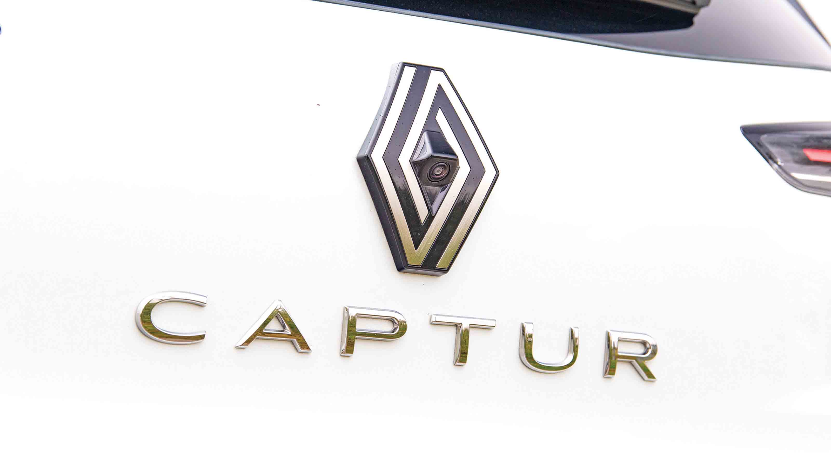 Renault Captur - tailgate badge detail