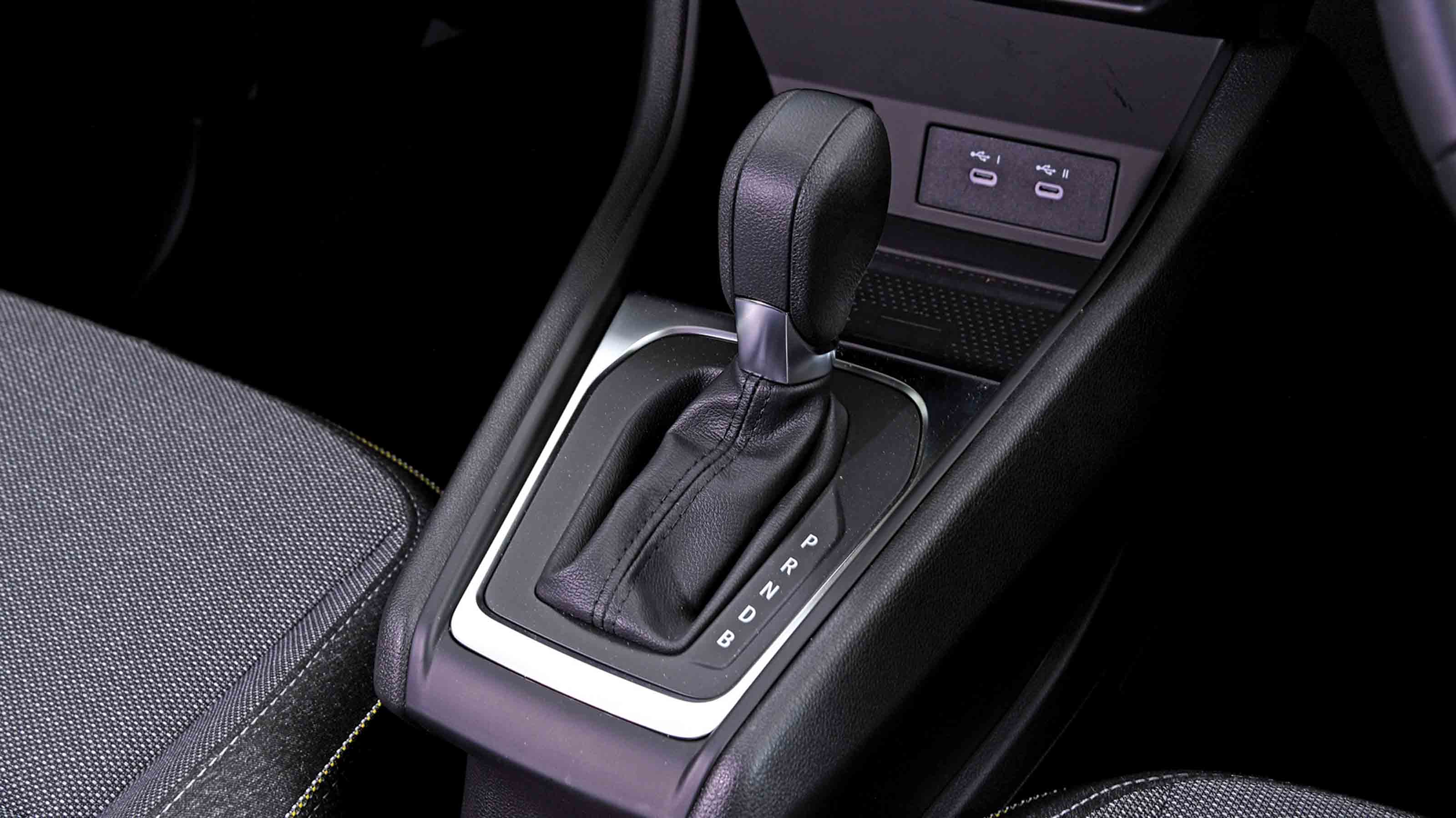 Renault Captur - gear lever
