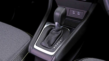 Renault Captur - gear lever