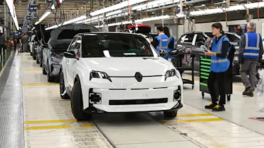 Renault 5 on production line