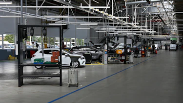 Renault ReFactory - workshop bays