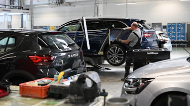 Renault ReFactory - technician working on bodywork