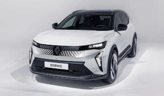 Renault Scenic E-Tech in studio - front 3/4 static