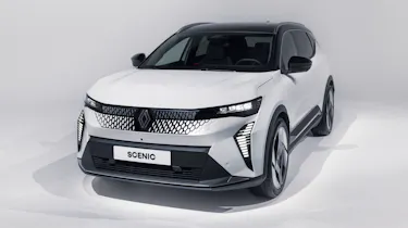Renault Scenic E-Tech in studio - front 3/4 static