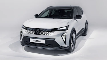 Renault Scenic E-Tech in studio - front 3/4 static
