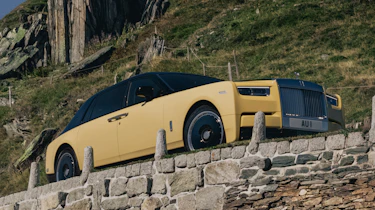 Rolls-Royce Phantom Goldfinger - front angled
