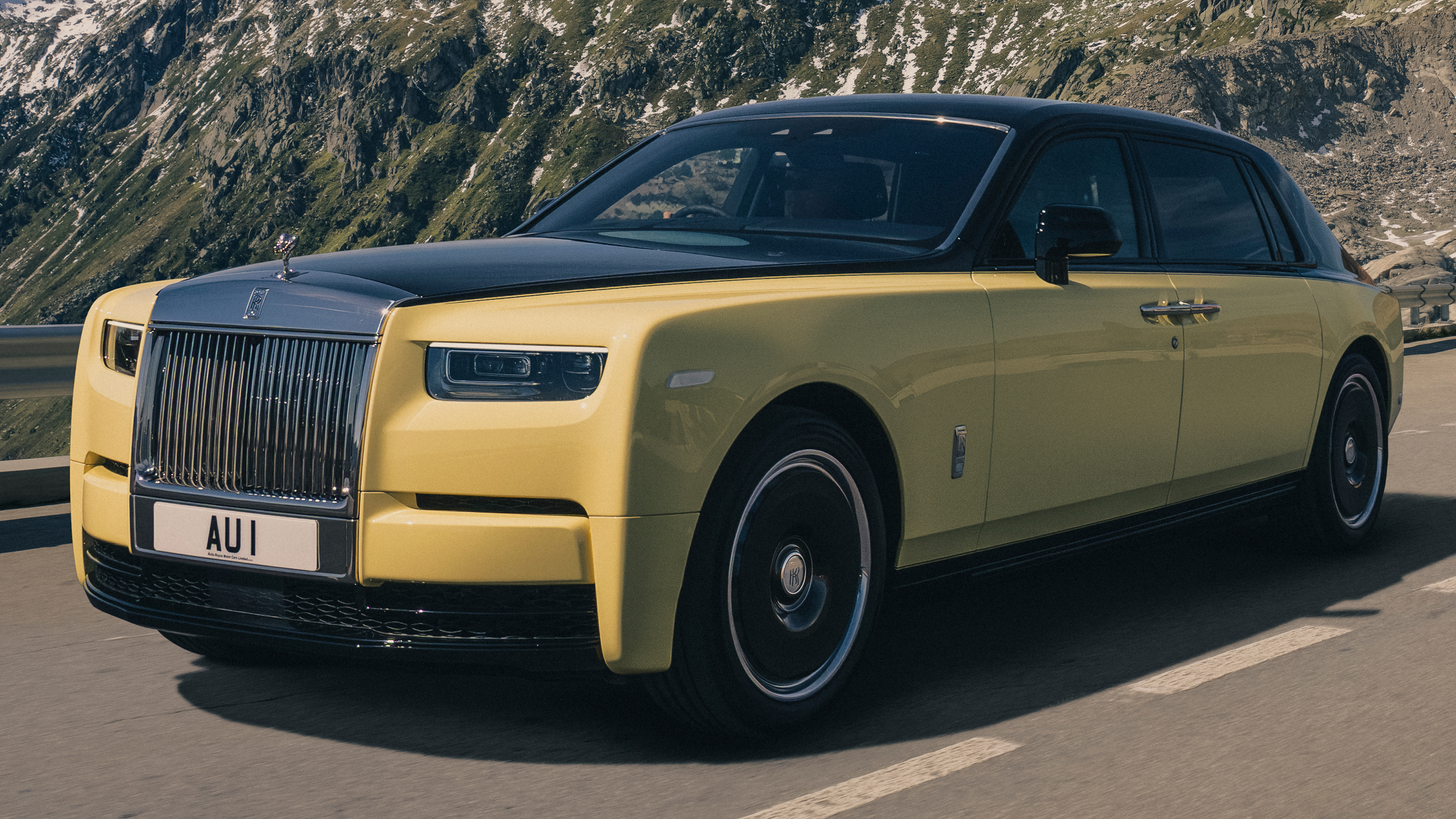 Rolls-Royce Phantom Goldfinger - rear 3/4