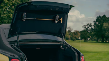 Rolls-Royce Phantom Goldfinger - boot with golden putter