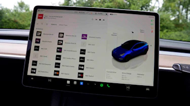 Tesla Model Y - DAB radio