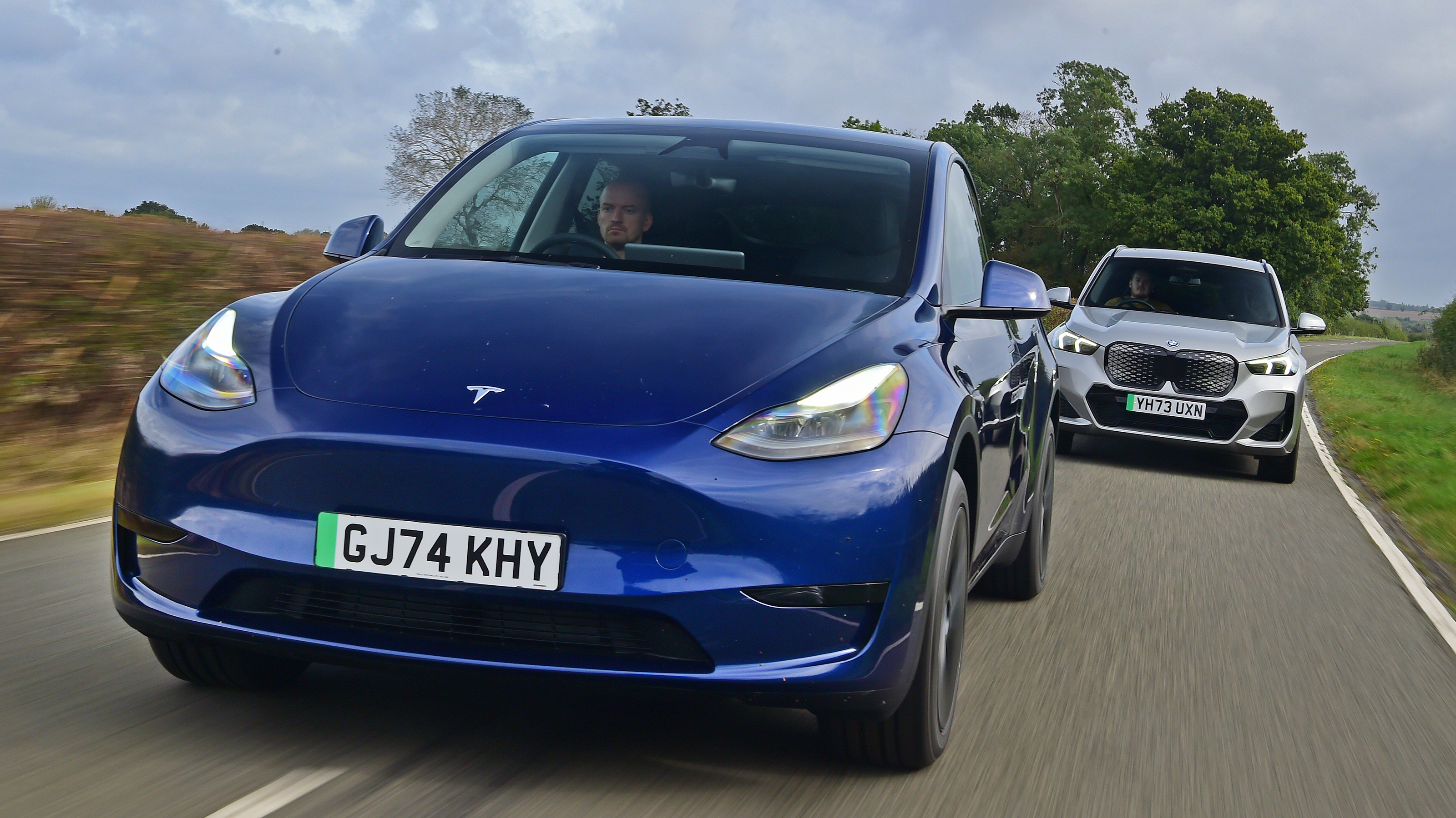 Tesla Model Y and BMW iX1 - front tracking 