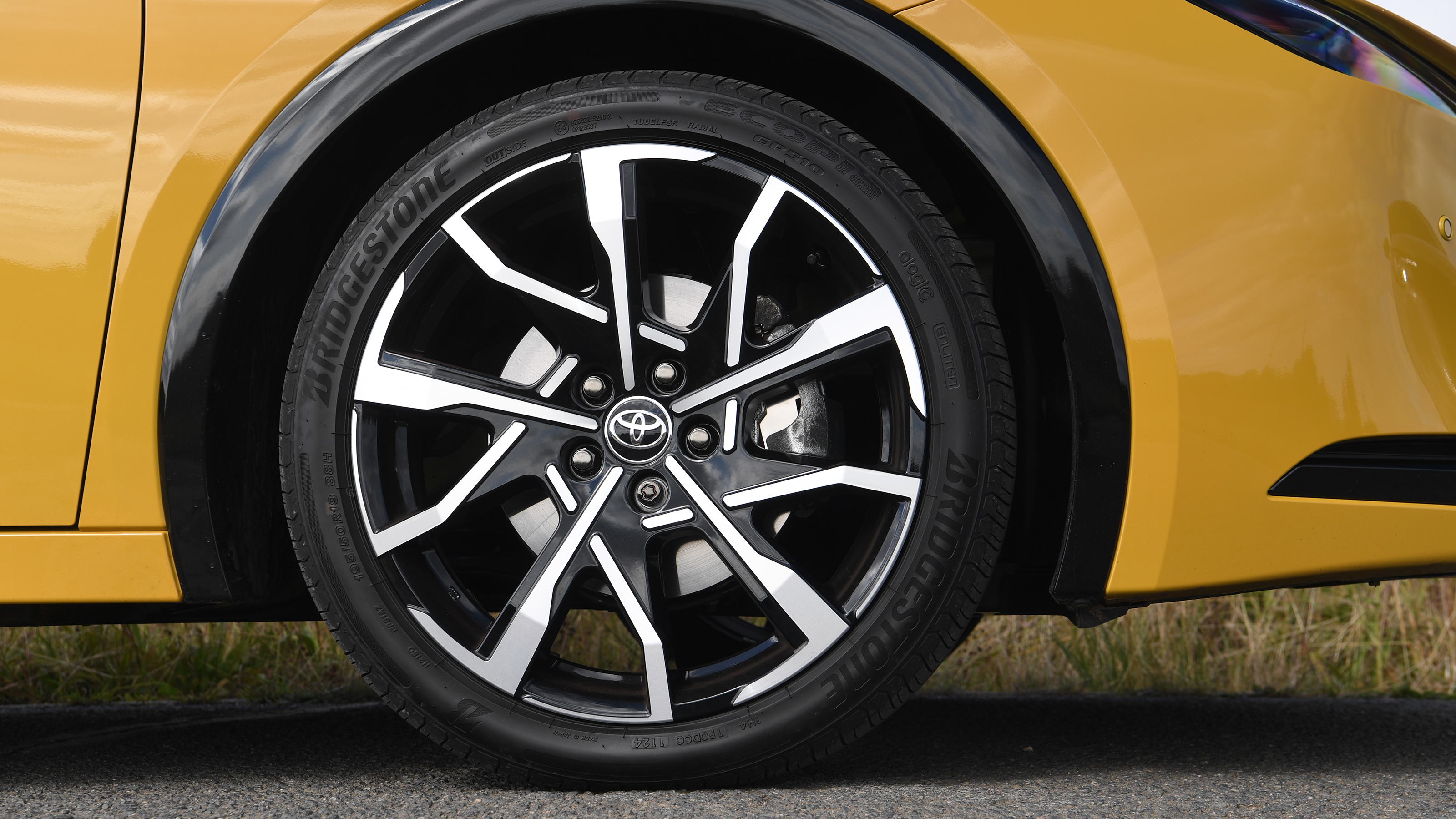 Toyota Prius PHEV - alloys 