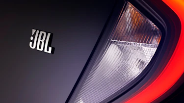 Toyota Aygo X JBL - JBL bagde
