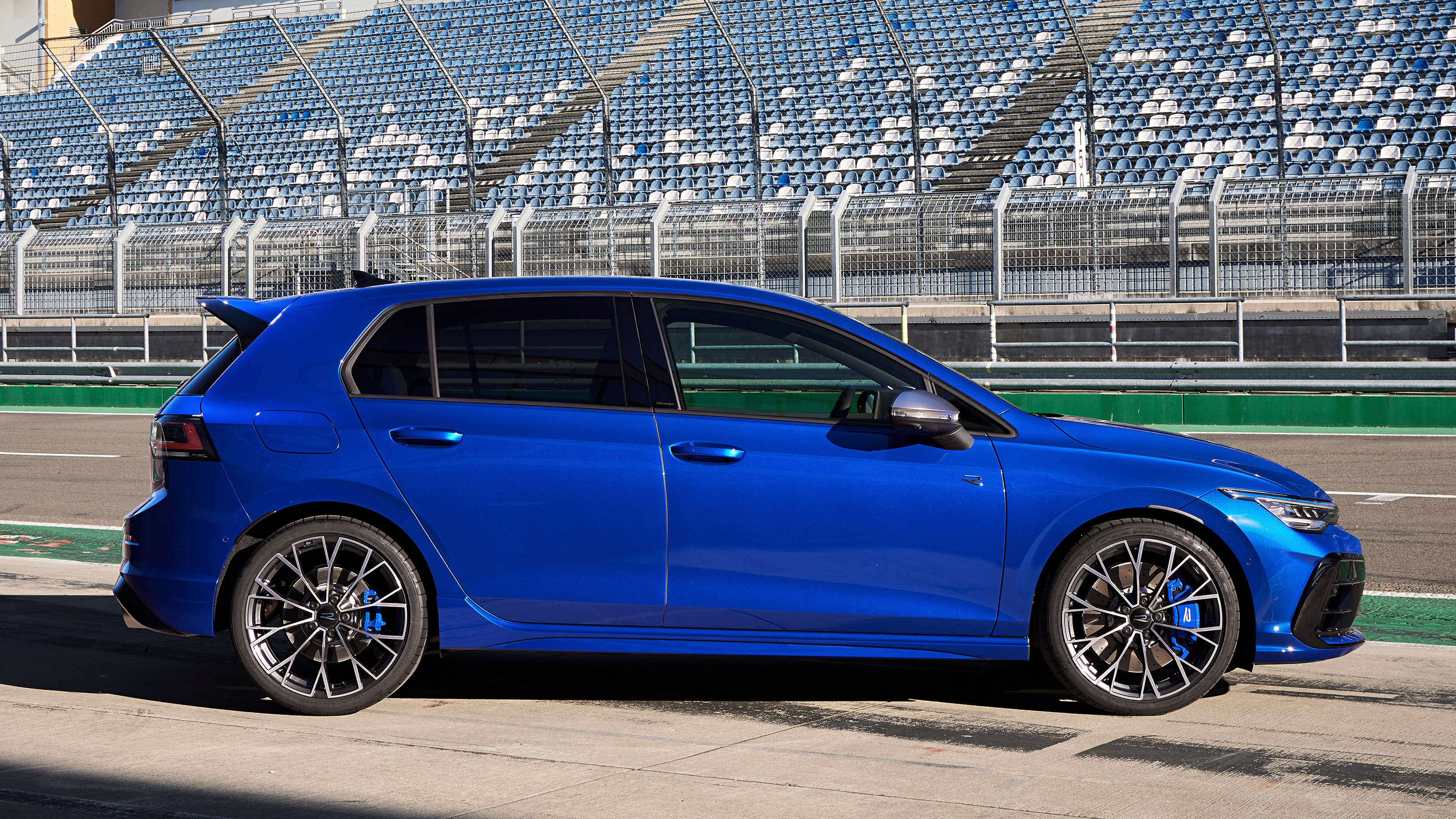 Volkswagen Golf R - side static